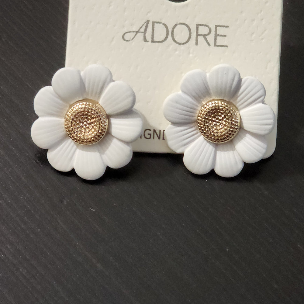 
                      
                        Daisy Flower Earring
                      
                    