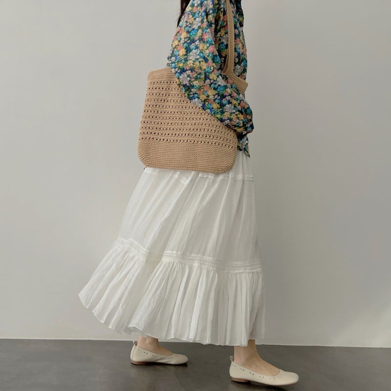 
                      
                        White Casual Summer Skirt Model
                      
                    