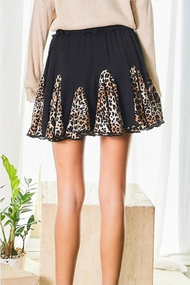 Black Leopard Contrast Ruffle Skorts